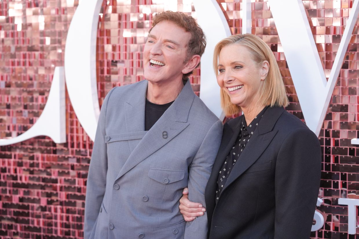 Michael Patrick King (left) and Lisa Kudrow at the premiere of 'The Comeback' in California. Photo: AP