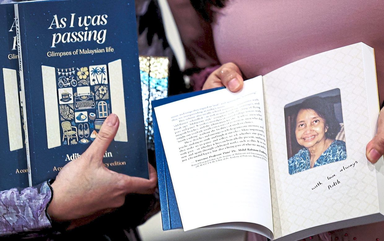 The evening was graced by Raja Puan Muda of Kedah Che Puan Muda Zaheeda Mohamad Ariff, who officially unveiled Adibah’s book As I Was Passing – Legacy Edition.