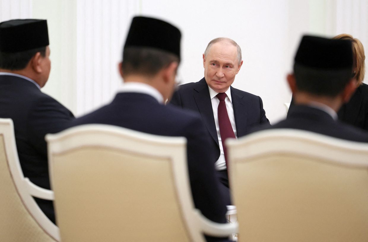 Russia’s President Vladimir Putin attends a meeting with members of the Indonesian delegation, led by President Prabowo Subianto, at the Kremlin in Moscow, Russia, on Monday, April 13, 2026. -- Photo: Sputnik/Vyacheslav Prokofyev/Pool via REUTERS