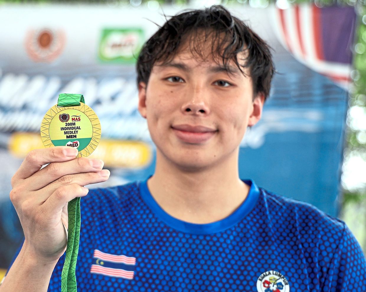 Khiew Hoe Yean posing with one of his seven gold medals.