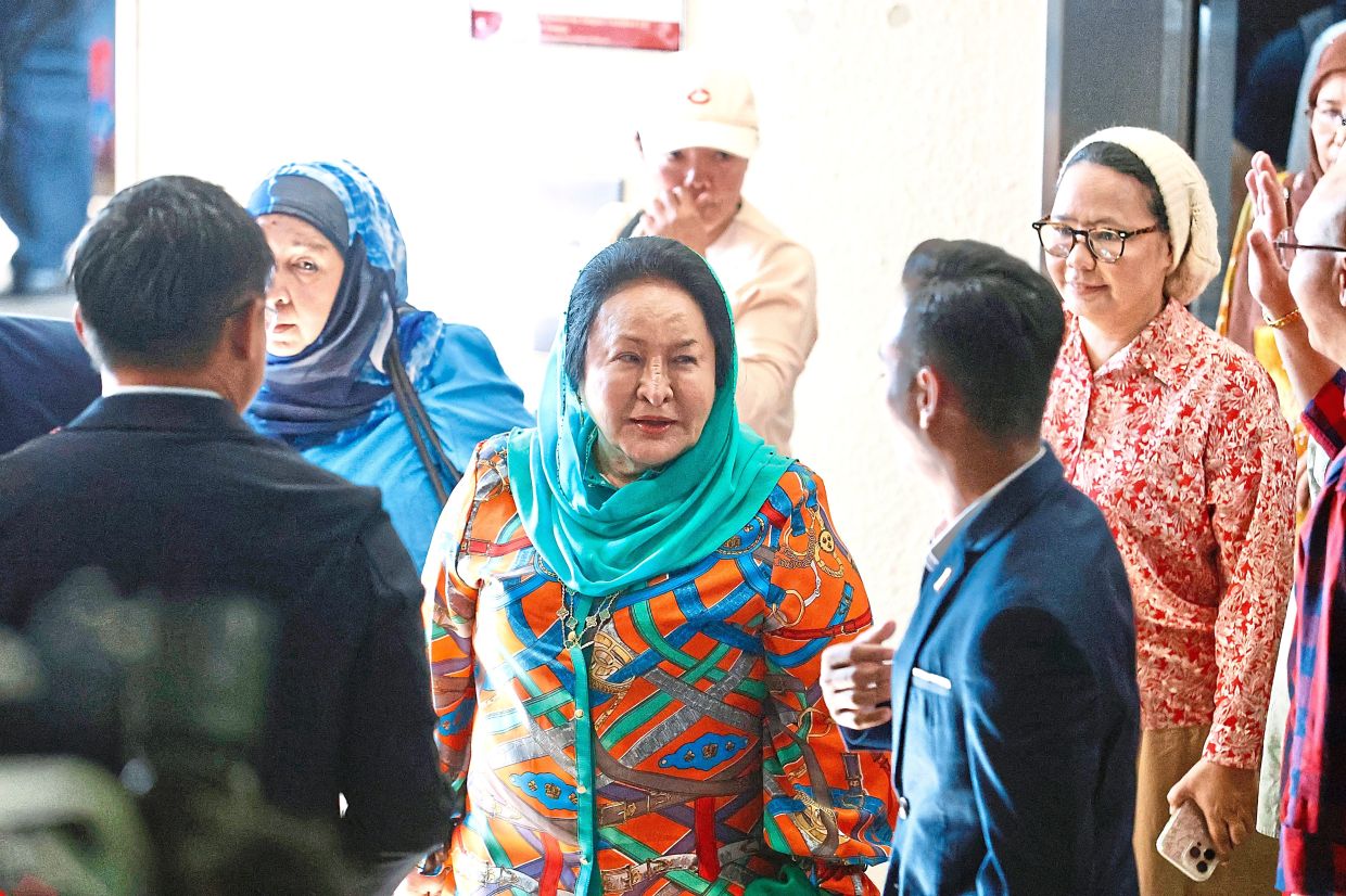 A light moment broke the tension at the High Court when Datin Seri Rosmah Mansor spontaneously said “Can I say something?” mid-way through the hearing of her jewellery lawsuit.
