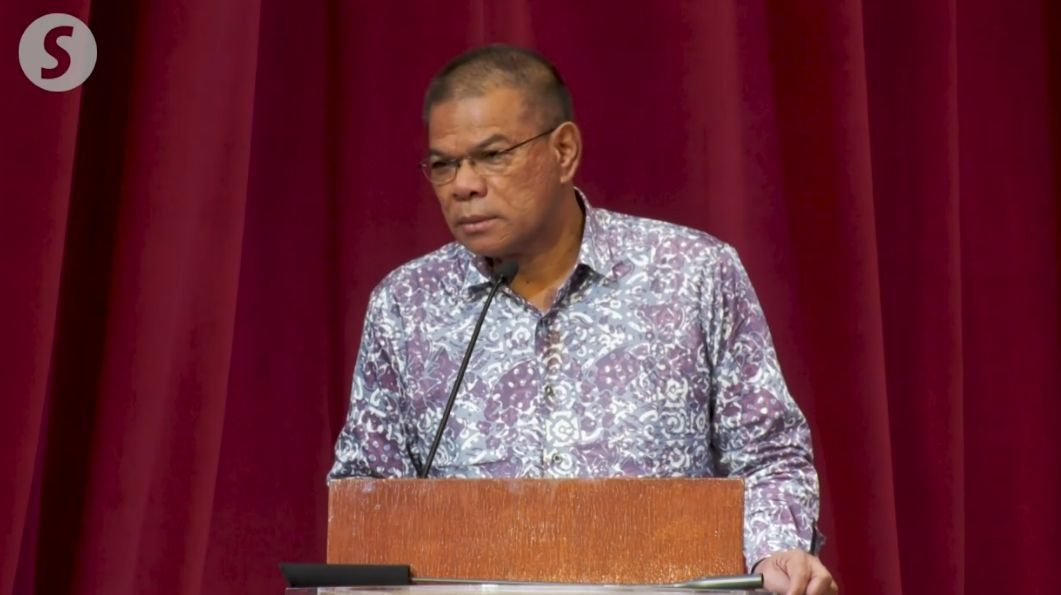 The government will not downplay the risks of supply disruptions and rising fuel prices but will instead strike a balance between early warnings and avoiding alarm, says Saifuddin.