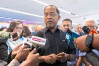 Ministry watching varsity food prices, says Zambry