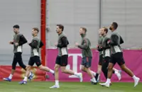 Soccer-Bayern are in driving seat but wounded Real could be dangerous, says Neuer