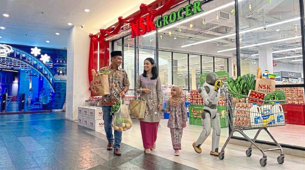 While the next generation of robotics-assisted grocery retail is imagined at NSK Grocer CityWalk.