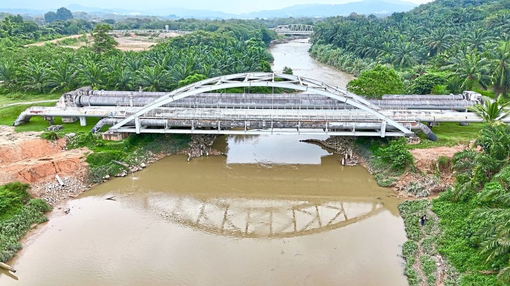 A looming El Nino will not just cause water levels in Malaysian rivers to drop; it will also pollute them, experts warn.