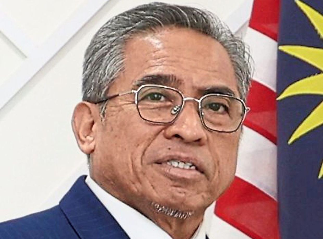 Shamsul will present to the Cabinet on the issue of civil servants holding shares in private companies and failing to declare them.