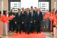 Vietnam, China leaders sign cooperation deals