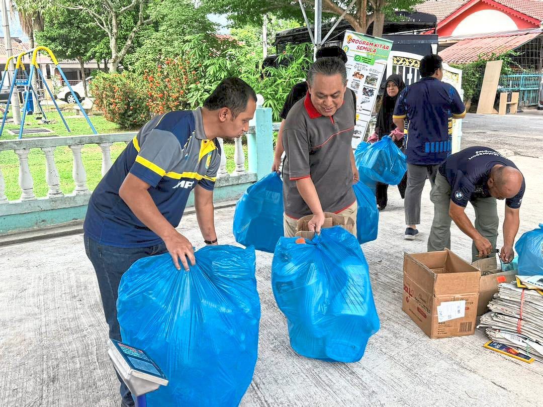 SelKitar complements other initiatives such as MPAJ’s weekly ‘trash-to-cash’ programme where residents can bring plastics, electronic waste and used cooking oil in exchange for incentives