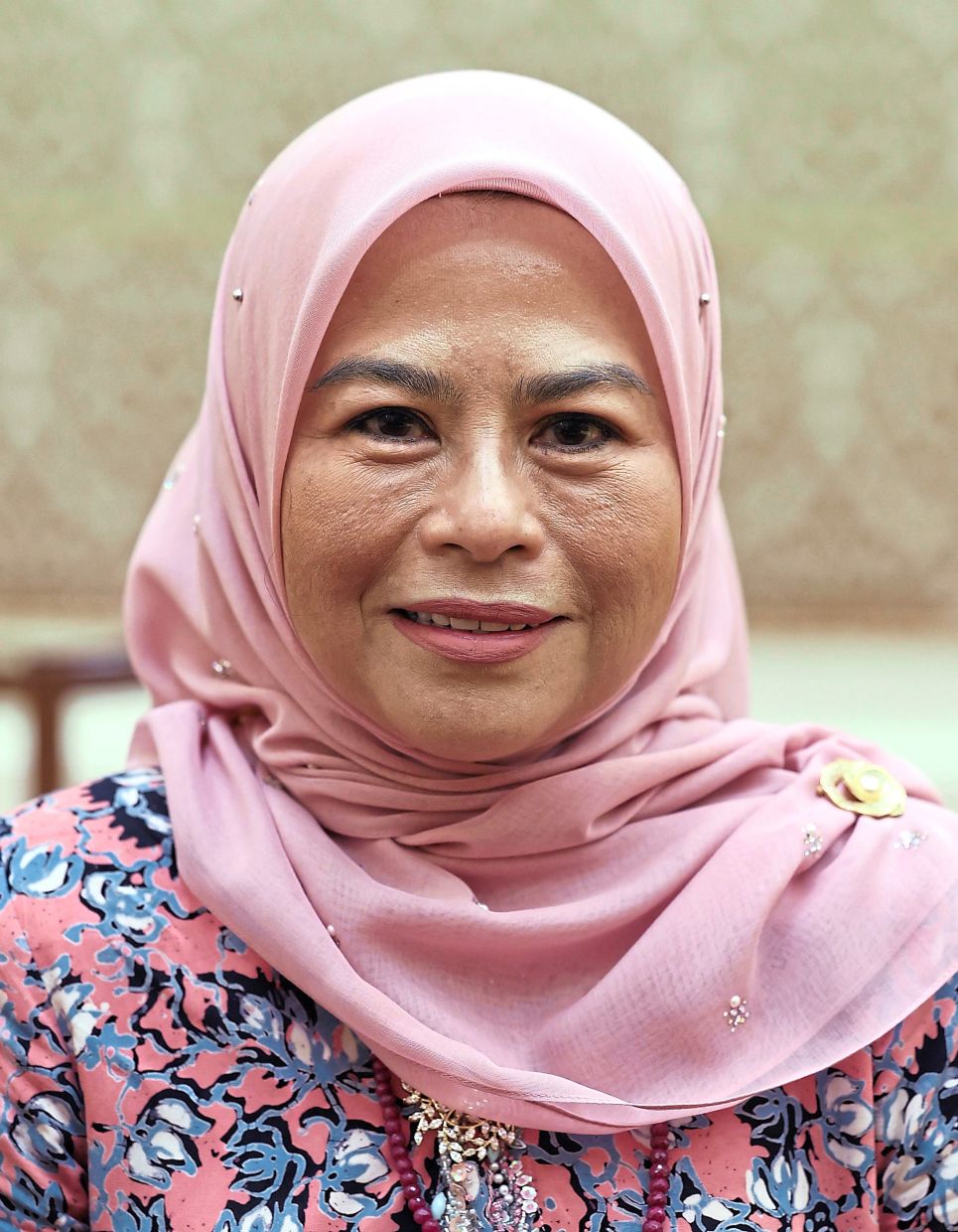 KUALA LUMPUR, 17 Dis -- Menteri Perladangan dan Komoditi, Datuk Seri Dr Noraini Ahmad bergambar selepas Istiadat Pengurniaan Surat Cara Pelantikan dan Istiadat Mengangkat Sumpah Jawatan dan Setia serta Sumpah Simpan Rahsia Menteri dan Timbalan Menteri Persekutuan di Istana Negara hari ini.--fotoBERNAMA (2025) HAK CIPTA TERPELIHARA