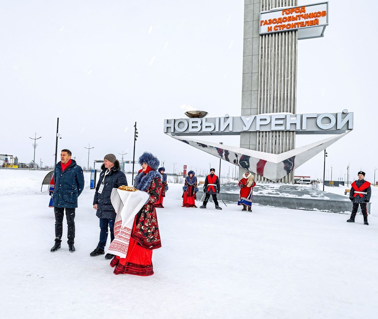 Novy Urengoy mayor Anton Kolodin greeted the delegation at theNovy Urengoy Stele and accorded us a traditional welcome of bread and salt.