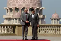 Aussie PM Albanese accorded official welcome at Perdana Putra