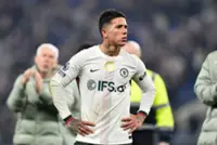 Soccer‑Chelsea's Fernandez available for Man United clash, says coach