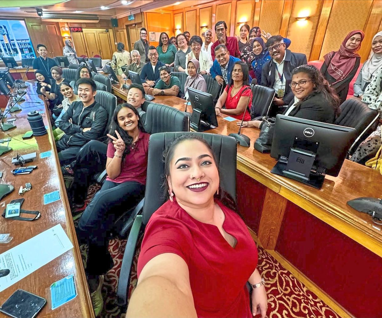 Nalina (front) with participants at MBPJ’s discussion with animal welfare NGOs and feeders chaired by Mohamad Zahri (standing, in blue jacket).