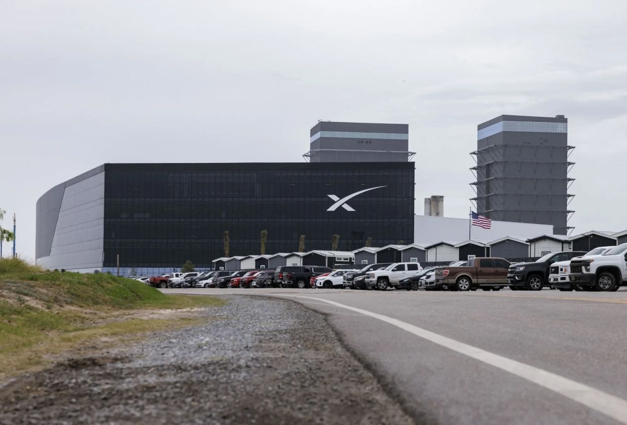 SpaceX plans to charter a plane out of New York in the coming weeks for investor visits that could include Mississippi – where xAI is building a huge data centre campus.