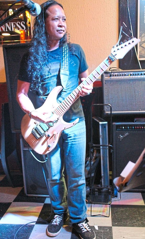 Axeman Sharin takes the stage at Elli Rocks Damansara Heights tonight.