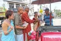 Buddhist, Hindu associations team up to distribute food in George Town