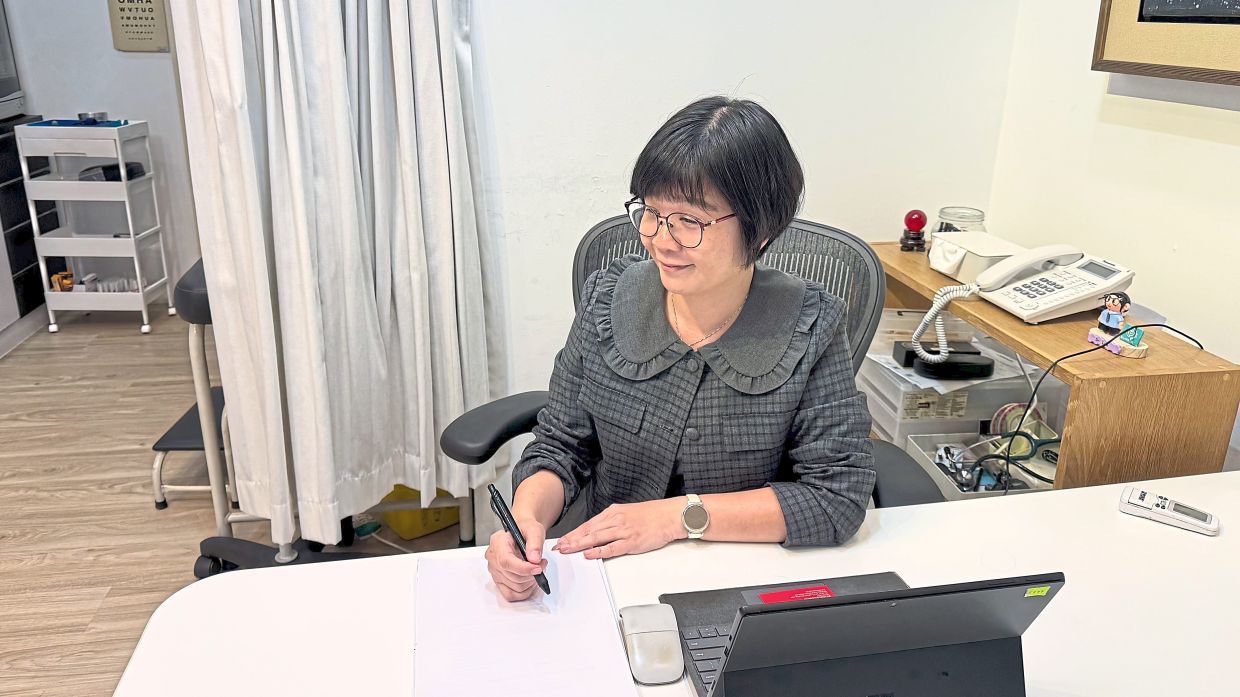 Dr Liau emphasises that functional medicine prioritises making lifestyle changes over relying solely on medication. — Klinik Q