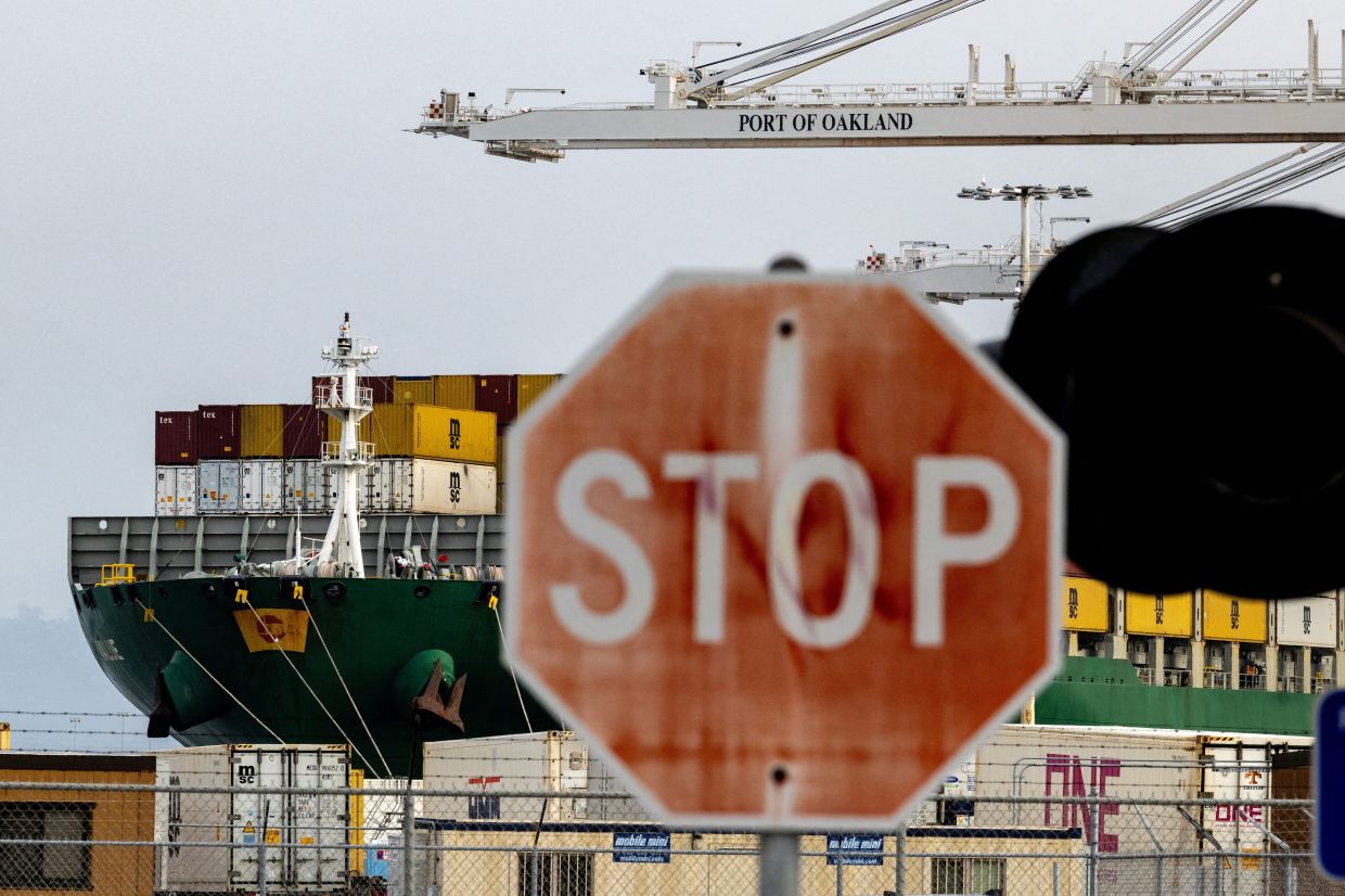 Iran reimposes restrictions on the Strait of Hormuz