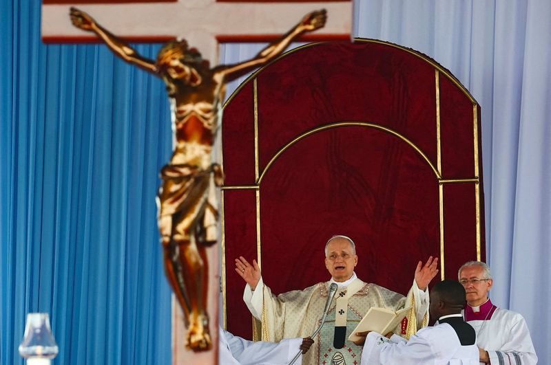 Papst Leo, mit neuer Kraft in der Weltpolitik, reist auf seiner ...