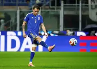 Soccer-Italy striker Retegui ruled out for season after injury in SPL