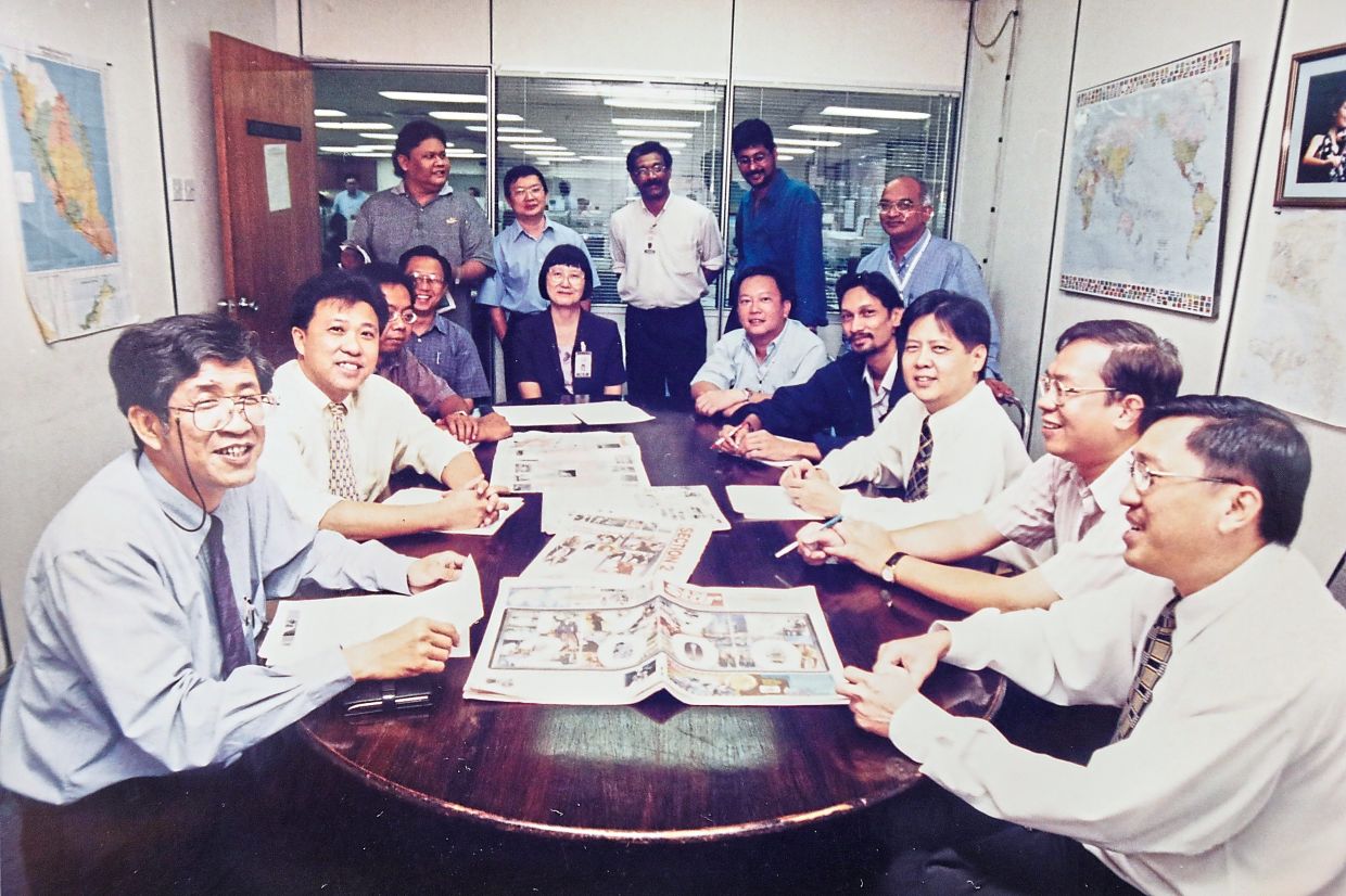 The meeting room of SMG's former office in Section 13, Petaling Jaya, is where Aeria (front left) helped to lead the newspaper from shutdown crisis to a wider circulation. His colleagues at the table include (second from left) Datuk Wong Chun Wai, Datuk Wong Sulong, the late Datuk Ng Poh Tip and Datuk Wong Sai Wan, David Yeoh, Yong Chong and Teh Eng Huat. — YAP CHEE HONG/The Star