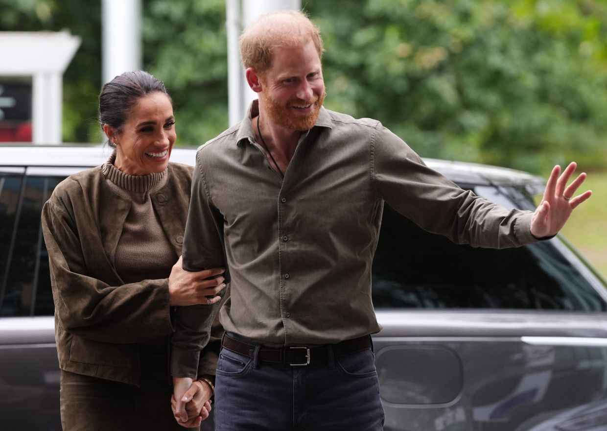 Prince Harry, right, and Meghan Markle, left, the Duke and Duchess of Sussex, arrive at the Australian National Veterans Arts Museum (Anvam) in Southbank, Melbourne, Australia Tuesday, April 14, 2026. Photo: AP