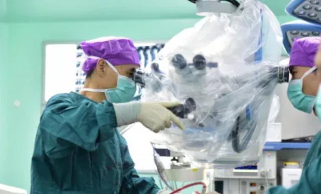 Surgeons removed an eight-centimetre-long worm from the woman’s brain. -- Photo: QQ.com