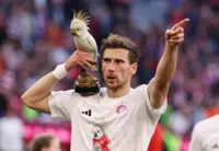 Soccer-Porcelain cockatoo steals show at Bayern's title celebrations