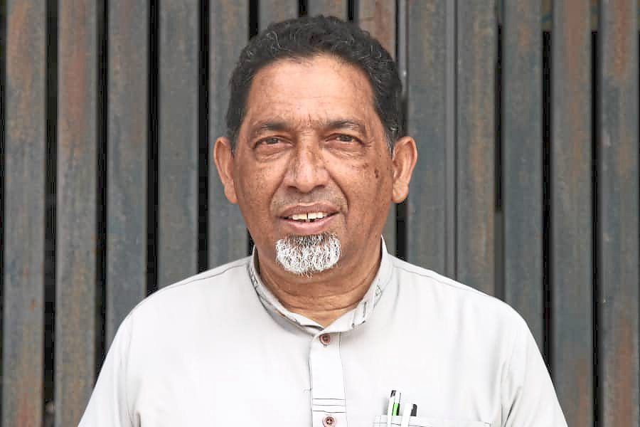 Hussien says many restaurant owners are unable to access the system.