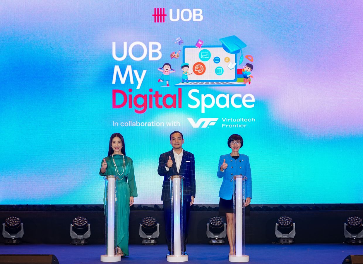 Onn Hafiz (centre) flanked by Ng (left) and UOB Group channels digitalisation and strategic communications and brands head Janet Young launching the bank’s My Digital Space during UOB-Invest Johor Strategic Forum 2026 in Johor Baru. 