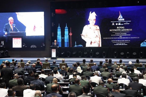 Hormuz Strait Closure: A Looming Crisis for ASEAN Nations, Warns Sultan Nazrin