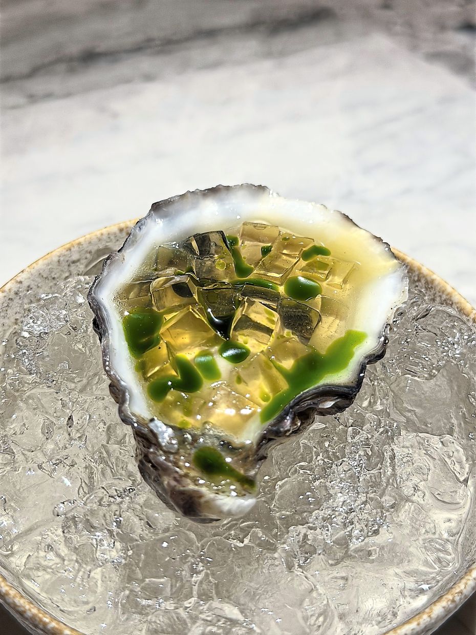 The plump, fleshy oyster is juxtaposed against green-apple celery jus and dill oil in what proves to be a harmonious marriage of flavours and textures.