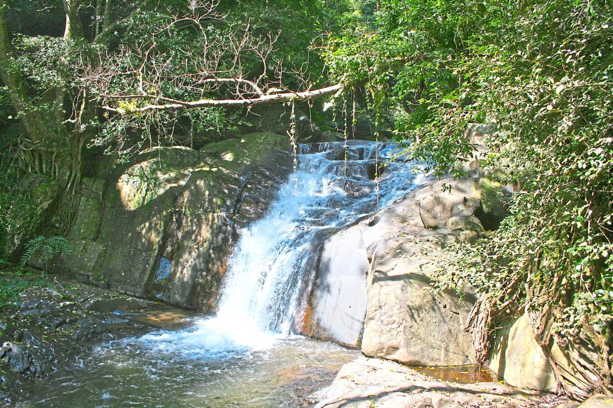 Enjoy a refreshing swim at the waterfall in Kaeng Krachan National Park in Thailand. — IAN GRATTON/Wikimedia Commons