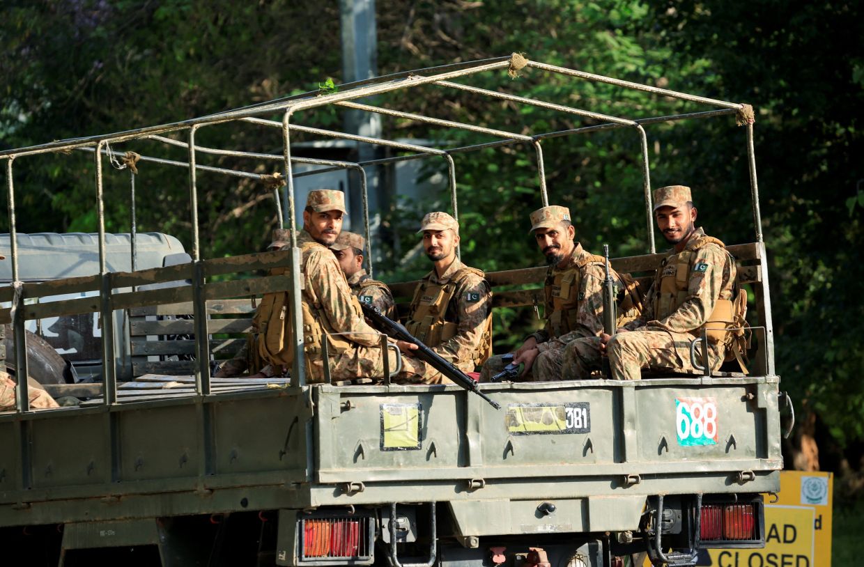 Pakistani army soldiers patrol at D Chowk near the President's House, as Pakistan prepares to host the US and Iran for the second phase of peace talks in Islamabad, Pakistan, on Tuesday, April 21, 2026. -- Photo: REUTERS/Akhtar Soomro