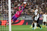 Soccer-US goalkeeper Klinsmann sidelined with spine injury