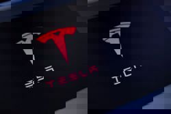 Tesla settles wrongful death lawsuit over crash that killed Florida teenager