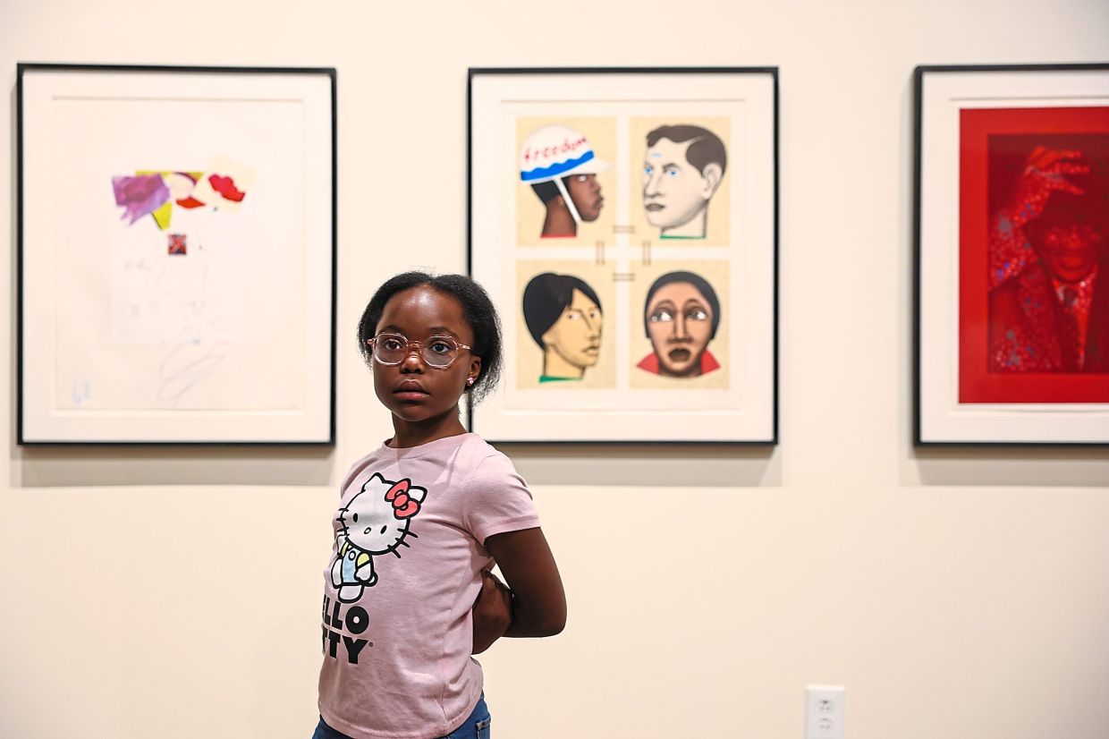 Honey views an art exhibit with other students in a design class taught by Prof Gergis.