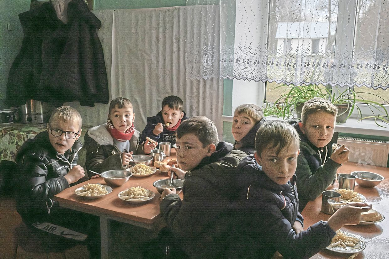 In Kosmyryn and the nearby village of Stinka, schools are severely overcrowded.