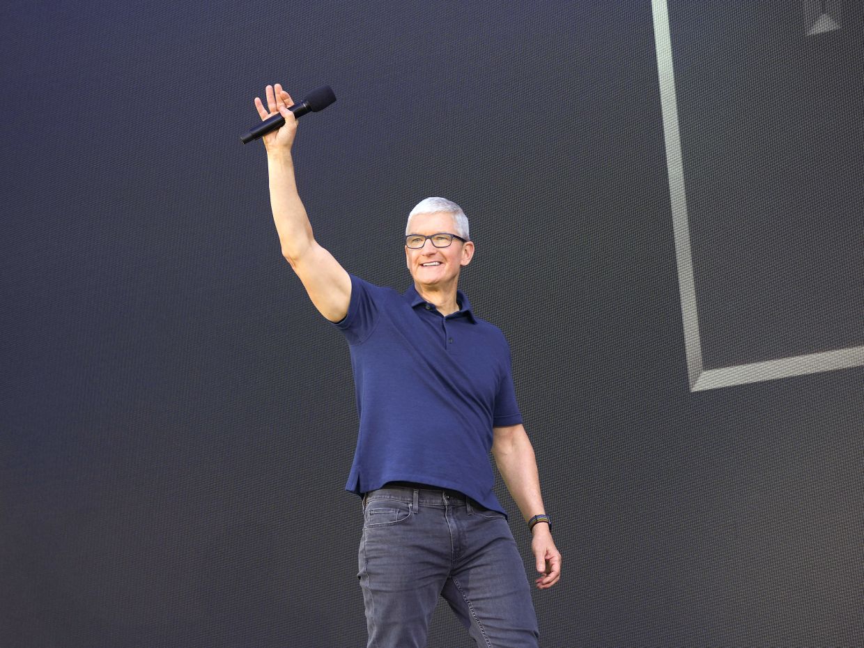 Tim Cook Mask Is Tim Cook stylish? Here's how his wardrobe redefined corporate ...