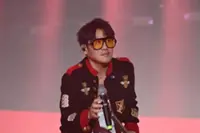 M'sian singer Gary Chaw sparks romance rumours after seen dining with mystery woman