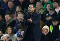 Soccer-Rosenior's tough words raise stakes as Chelsea misery deepens