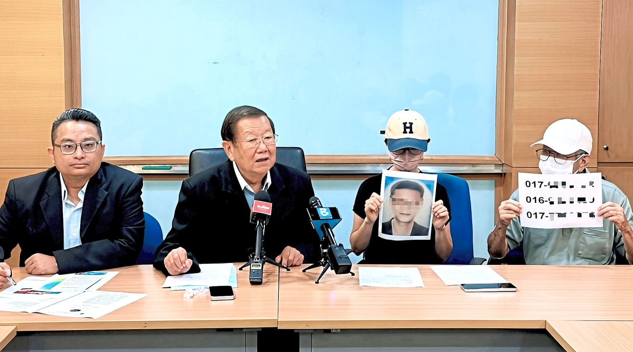 Still under threat: (From second from left) Chong, Yuen and the borrower’s father at a MCA Public Services and Complaints Department press conference.