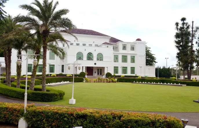 Absence of ruling chiefs set to deepen Negri Sembilan royal crisis.