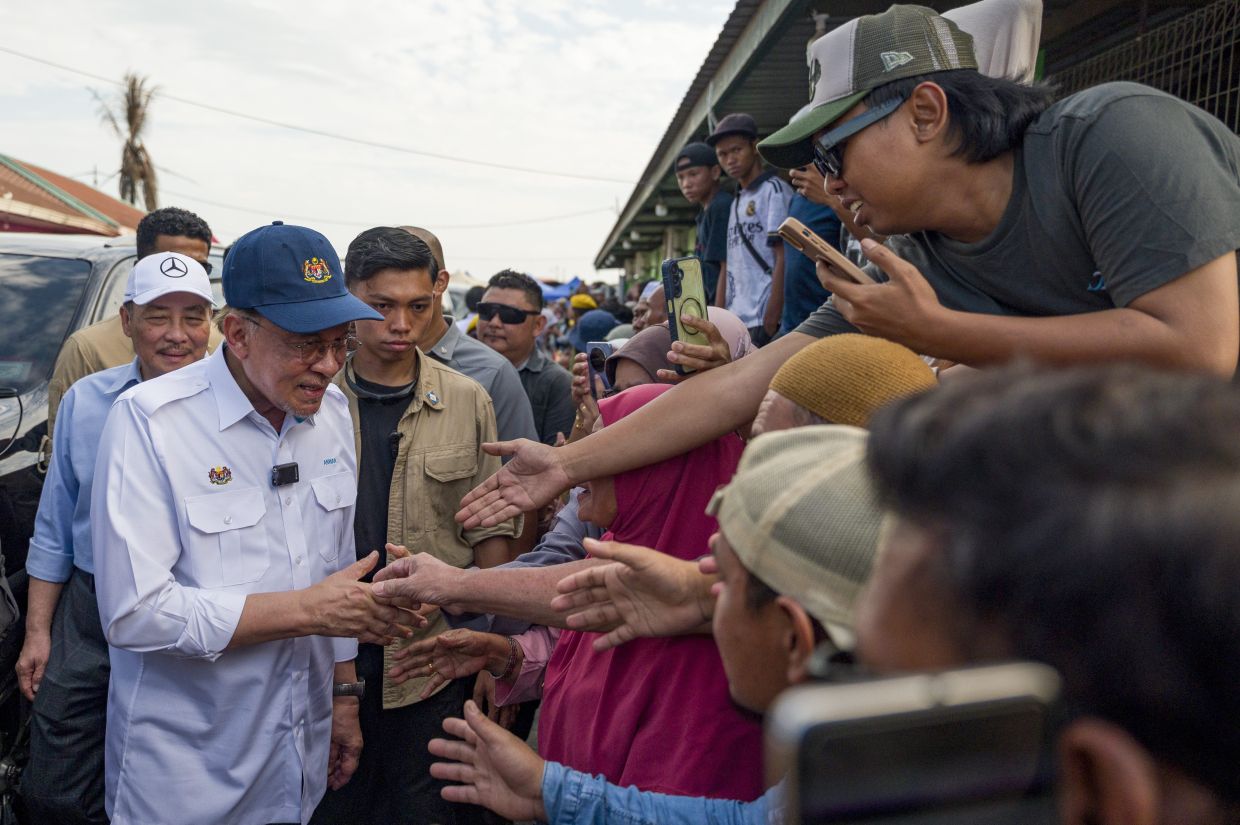 Mobile services from the National Registration Department (NRD) will be deployed to replace identification documents that were destroyed in the Kampung Bahagia fire, says Datuk Seri Anwar Ibrahim.