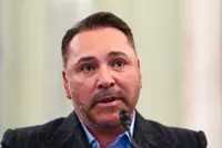 Boxing-De La Hoya, Ali's grandson warn US lawmakers against boxing law overhaul