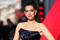 Fan gifts Anne Hathaway Quran after her ‘InsyaAllah’ interview clip goes viral