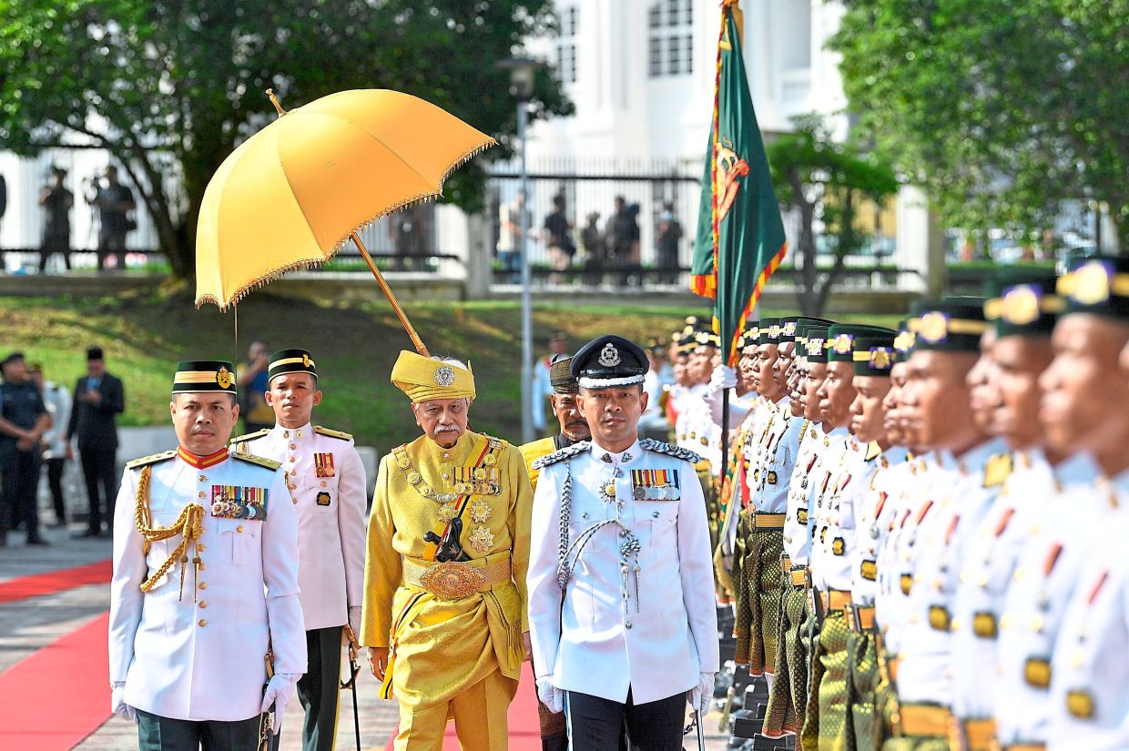 Honour formation: Tuanku Muhriz inspecting a guard of honour mounted by 106 personnel from the 14th Battalion of the Royal Malay Regiment from the Syed Sirajuddin Camp in Gemas. — Bernama