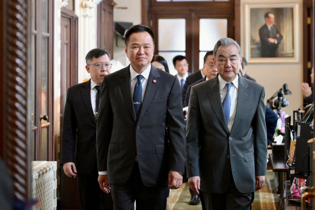 Thailand's Prime Minister Anutin Charnvirakul and Chinese Foreign Minister Wang Yi walk at Government House, in Bangkok, Thailand,on Friday, April 24, 2026. -- Photo: Royal Thai Government via REUTERS 