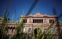 Argentina blocks journalists from government house citing espionage with smart glasses